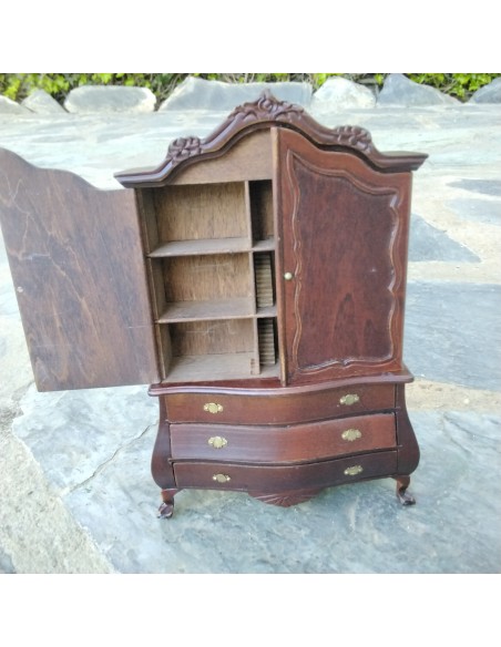 Armario con interior de mini casita (tara)