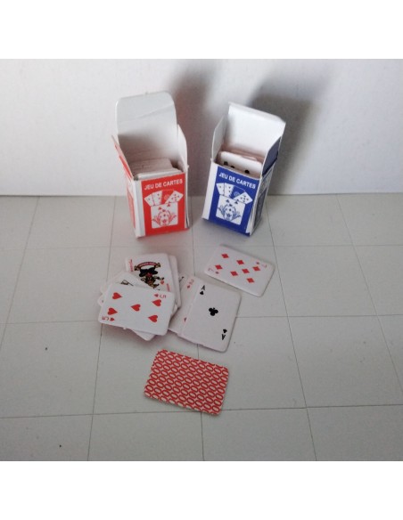 Baraja de cartas con sus cajas en minaturas
