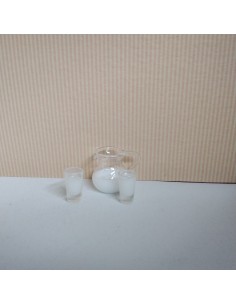 Jarra de cristal con leche... 2