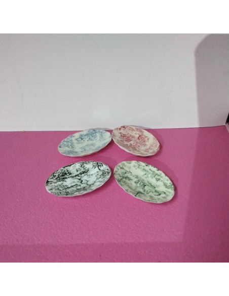 Bandeja de resina y decorada con calco