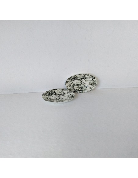 Bandeja de resina y decorada con calco