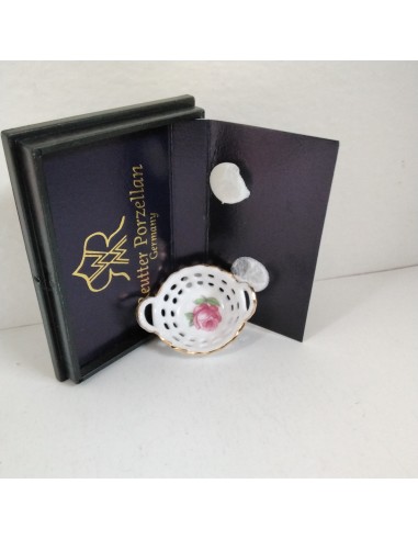 Centro de mesa, decorado y calado de...