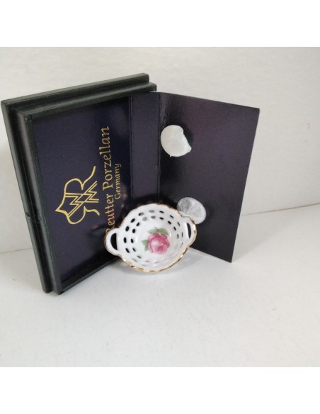 Centro de mesa, decorado y calado de Reutter