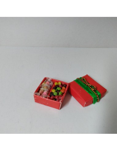 Caja roja de bombones y caramelos