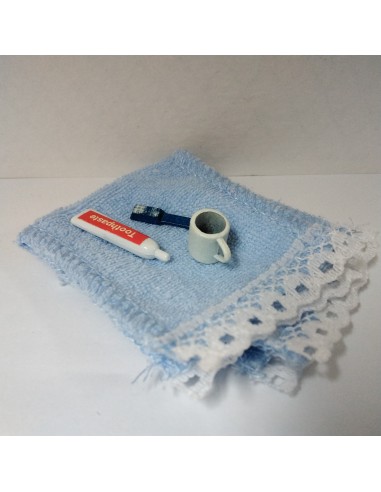 Toalla celeste y set cepillo de dientes