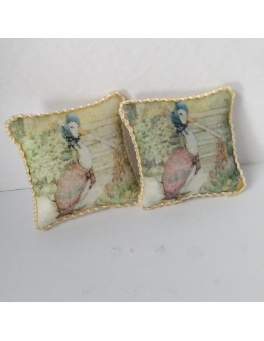 Cojin decorado con la oca Carlota