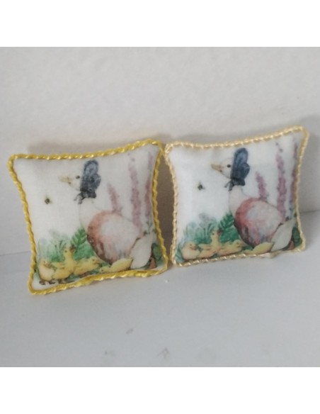 Cojin decorado con la oca Carlota