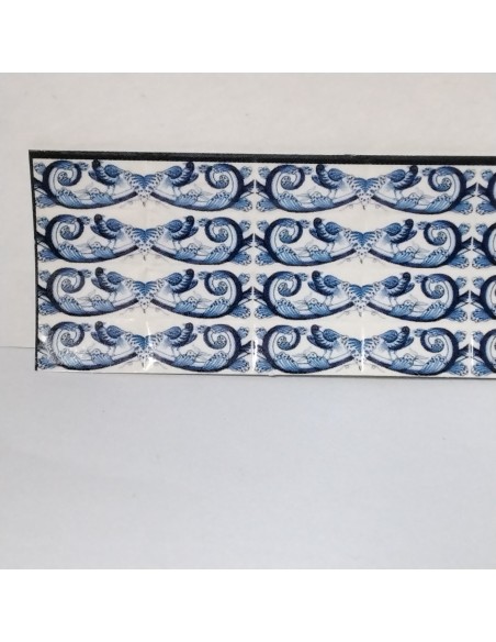 Cenefa, azulejo en relieve para perfilar