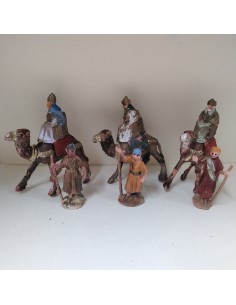 Reyes magos en camellos y...