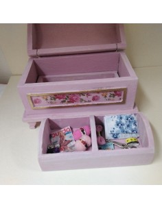 Baul pintado y decorado en... 2