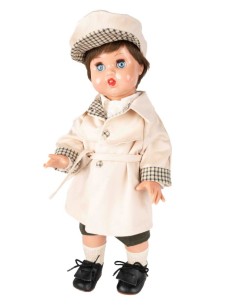 Juanin Pérez con gabardina