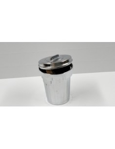 Cubo de basura de metal