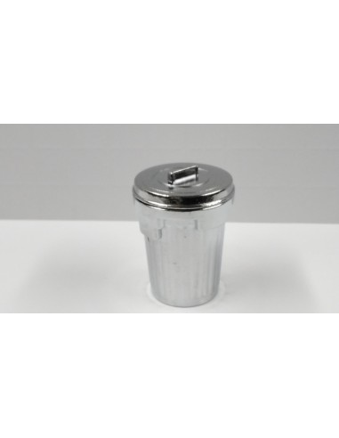 Cubo de basura de metal