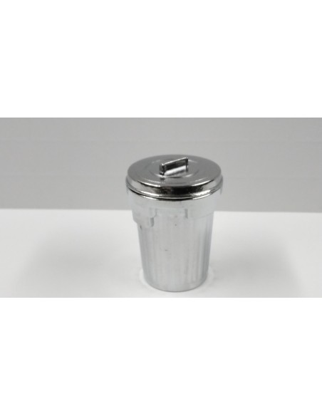 Cubo de basura de metal