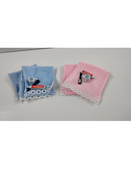 Toalla celeste y set cepillo de dientes