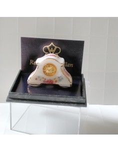 Reloj de porcelana típico...