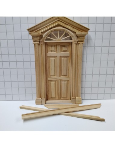 Puerta principal de madera sin pintar