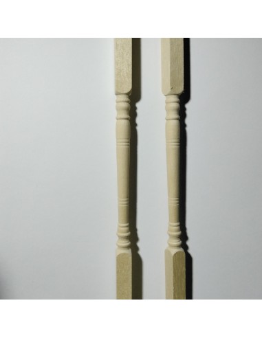 Columnas de madera sin pintar