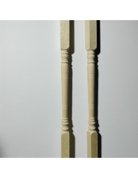 Columnas de madera sin pintar