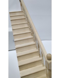 Escalera sin pintar con...