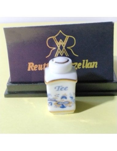 Bote para el te, de porcelana blanca...