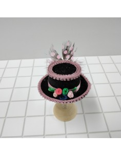 Sombrero negro y rosa,...