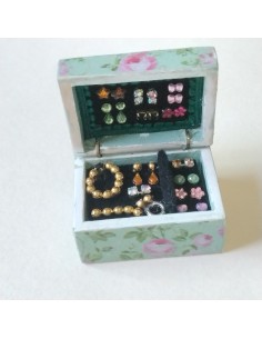 Joyero verde y decorado con...