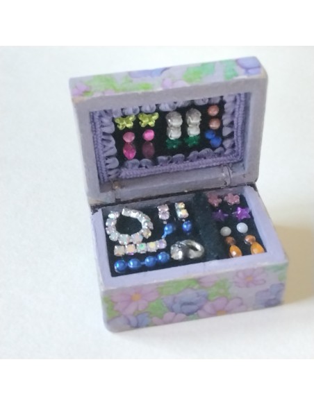 Caja joyero malva y decorado con flores