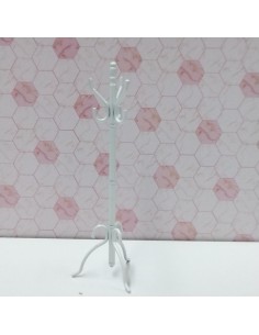 Perchero de metal en blanco 2