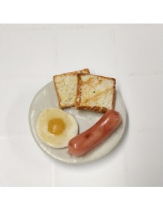 Plato de huevo con salchicha