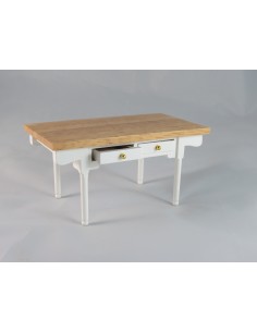 Mesa blanca y tapa de pino