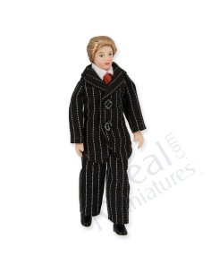 Caballero con traje negro y...