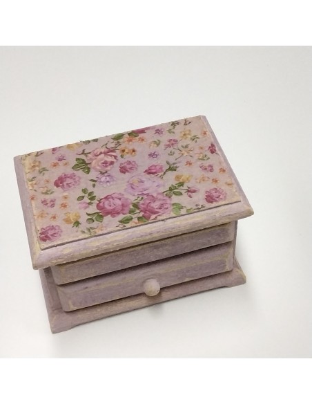 Mini baúl pintado y decorado