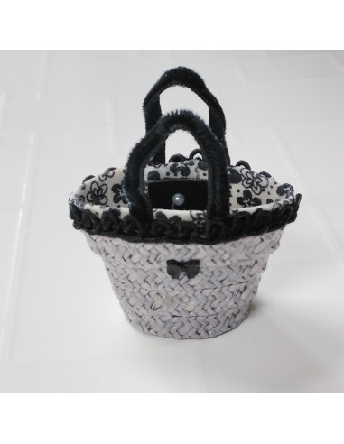 Cesta de paja trenzada, colores variados