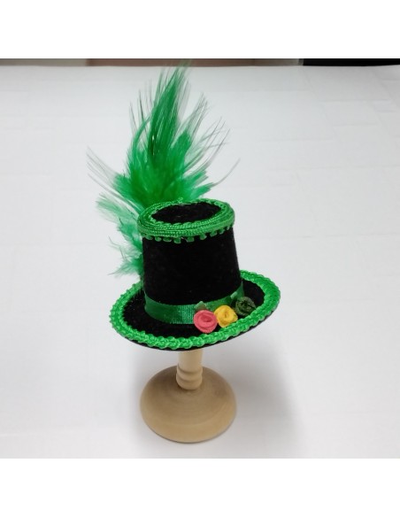 Sombrero negro y verde, soporte incluido