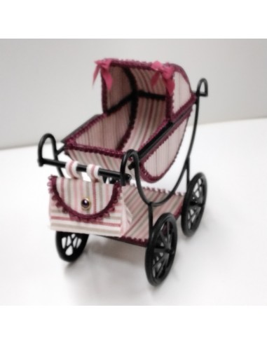 Carrito de metal negro con tela de rayas
