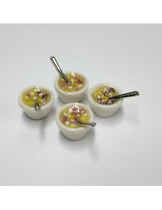 Bol con sopa de picadillo...