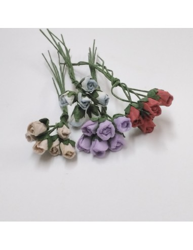 Capullos de rosas de papel