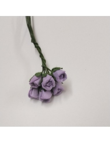 Capullos de rosas de papel