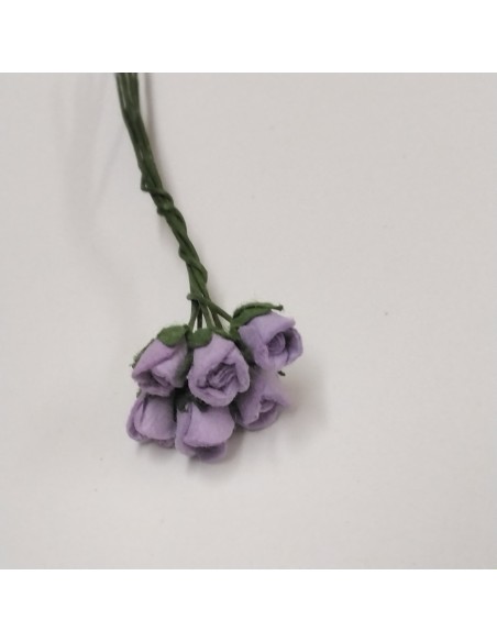 Capullos de rosas de papel