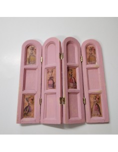 Biombo pintado y decorado