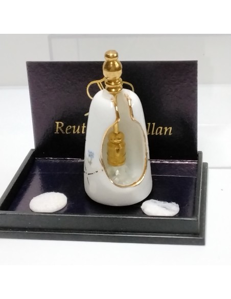 Escobillero de porcelana alemana marca Reutter