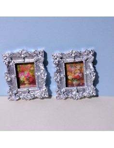 Cuadro plateado con jarrón...