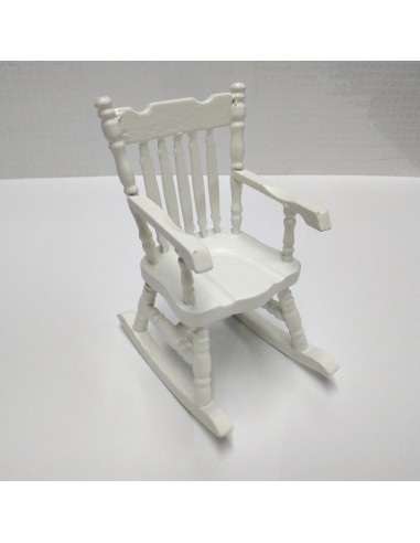 Mecedora en miniatura blanca de madera