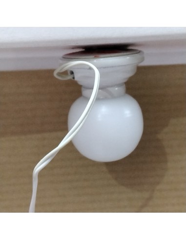 lampara de globo en blanco