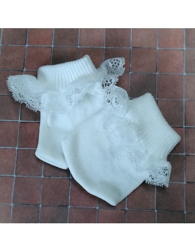 Calcetines blancos con volante de encaje