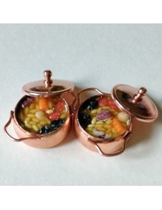 olla de cobre con potaje...