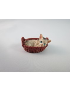 Gato dentro de canasta
