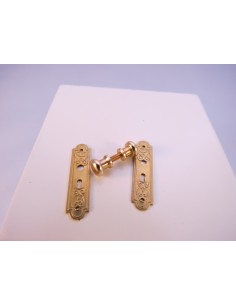 Cerradura para puerta con embellecedor