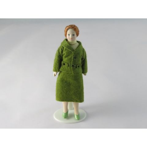 Personaje para casa de muñecas: Señora con traje verde